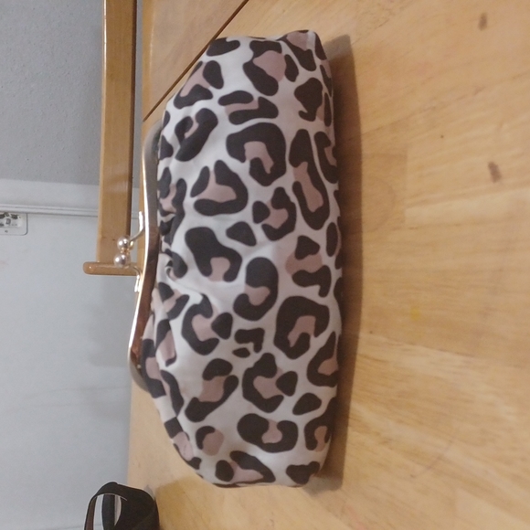 Small Leppard Print Cluth - Picture 1 of 2